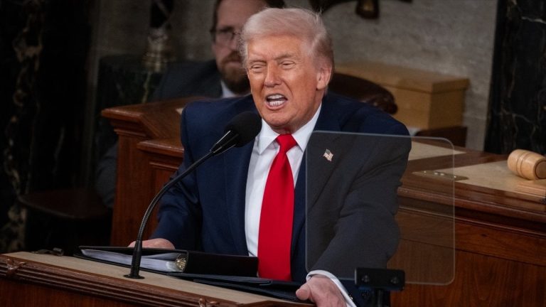 Donald Trump: Çok para kazanıyoruz, insanlar bana yeter diyor