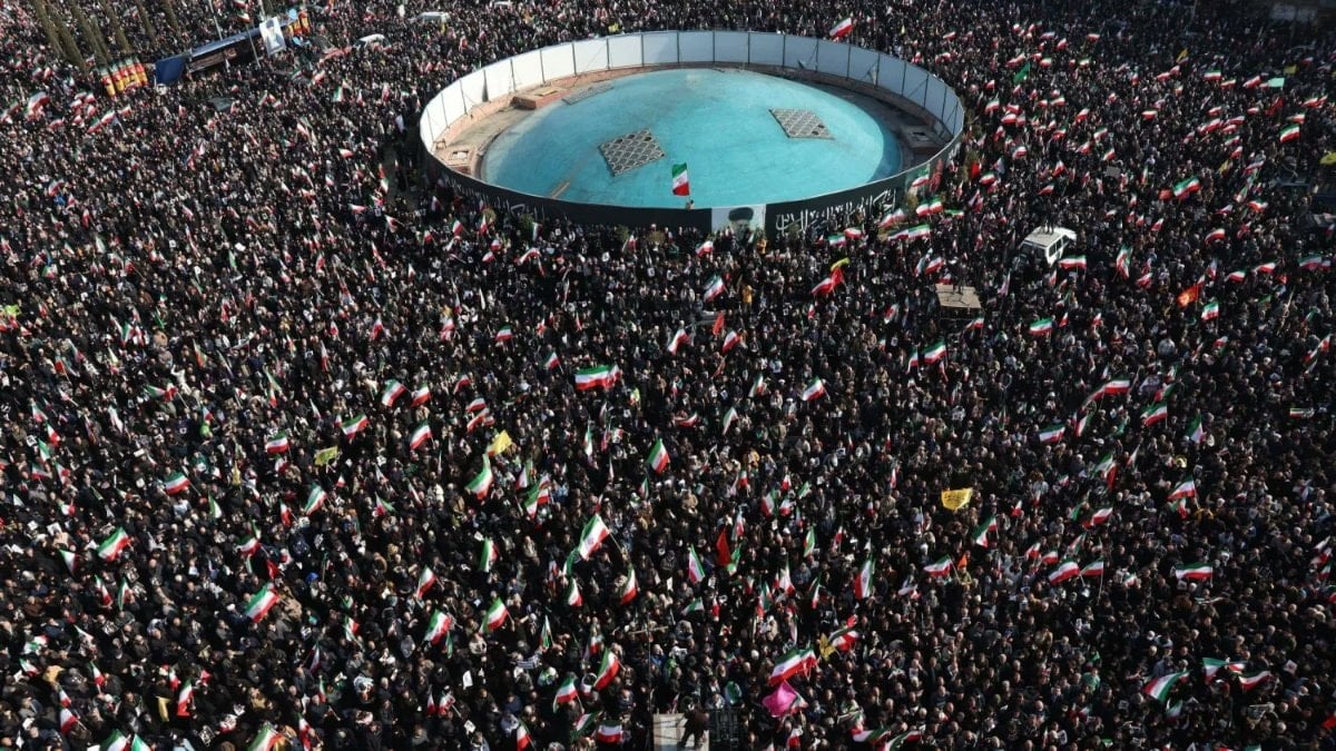 Donald Trump, İran’da yeni dini lider için sokağa çıkan yüz binlere ‘yapay zeka’ dedi