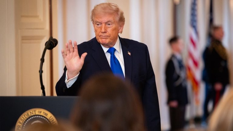 Donald Trump: Silahlarını bana doğrultan çok insan var