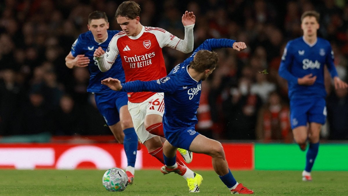 Dowman tarihe geçti: Arsenal evinde galip