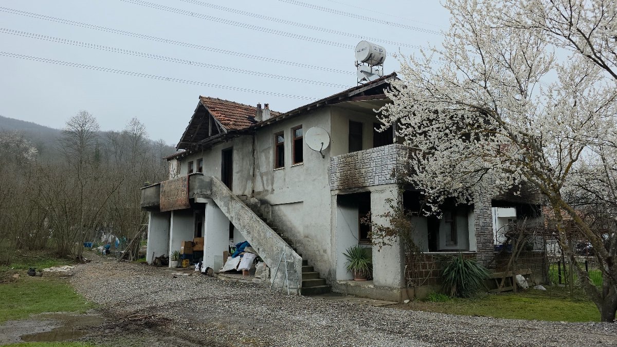 Düzce’de sahur vakti bir evde çıkan yangında 75 yaşındaki kadın hayatını kaybetti