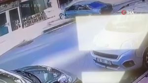 Elazığ’da kontrolden çıkan otomobil mağazaya daldı