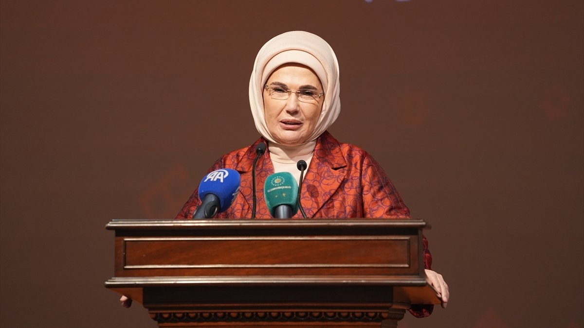 Emine Erdoğan: Adeta bir ateş çemberinin içindeyiz