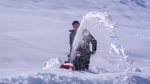 Erzurum’da kar yağışı bitti, çilesi bitmedi