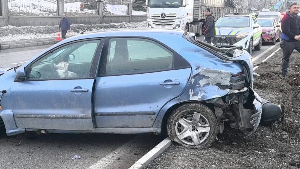 Erzurum’da kaza sonrası LPG tankı yola savruldu