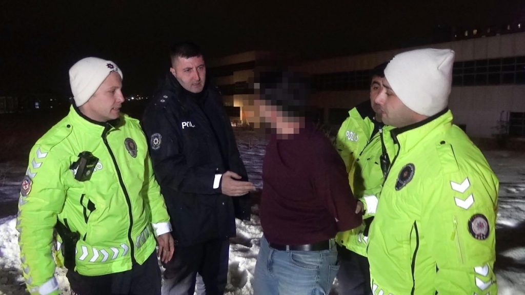 Erzurum’da trafikte aracıyla kaçan sürücüye 35 bin lira ceza kesildi