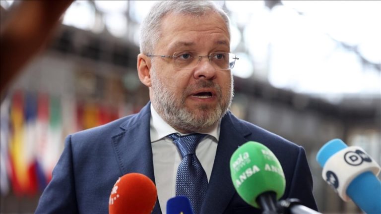 Eski Enerji Bakanı, Ukrayna’dan kaçarken yakalandı