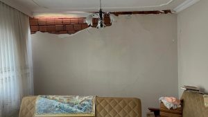 Eskişehir’de belediye çalışması kaosa yol açtı: Yaşlı çiftin evinin duvarı yıkıldı