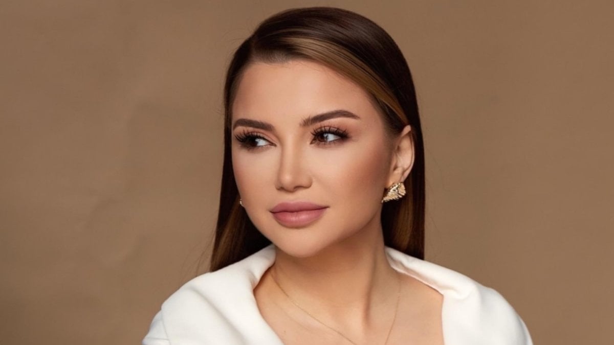 Esra Ezmeci’den başörtülü pozlar! Yorum yağdı