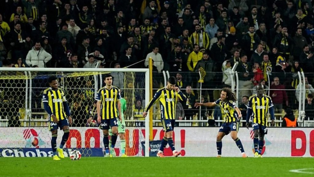 Fenerbahçe uzatmalarda kayıp veriyor