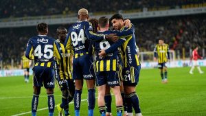 Fenerbahçe’de 6 futbolcu kart sınırında
