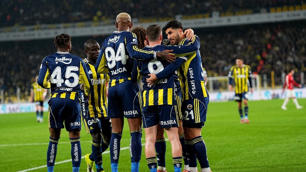 Fenerbahçe’de 6 futbolcu kart sınırında