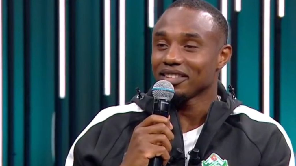 Fode Koita, “Kabe’de Hacılar” ilahisini söyledi