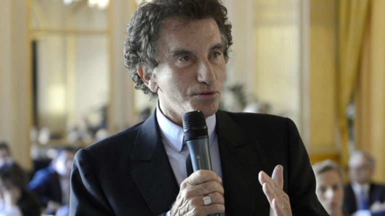 Fransa’da Epstein depremi: İstifa eden Lang’ın yerine Macron’a yakın isim getirildi
