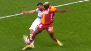 Galatasaray, Alanyaspor maçında penaltı bekledi