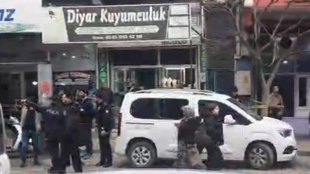 Gaziantep’te silahlı ve maskeli kuyumcu soygunu: 1 kilo altın çalan 2 şüpheli yakalandı