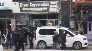 Gaziantep’te silahlı ve maskeli kuyumcu soygunu: 1 kilo altın çalan 2 şüpheli yakalandı