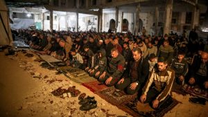 Gazze’de ateşkes sonrası ilk teravih namazı kılındı