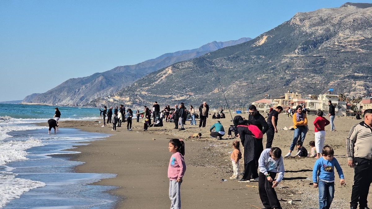 Hatay Samandağ sahilinde hafta sonu yoğunluğu