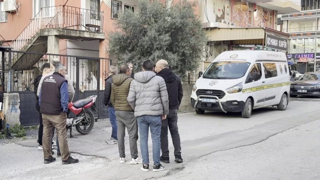 Hatay’da hırsızlar, yaşlı kadının altınlarını çalıp darbetti