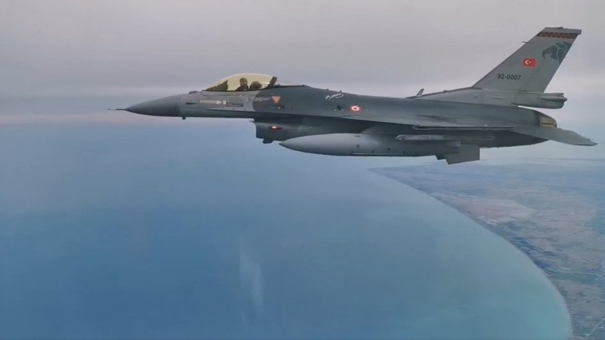 Hava Kuvvetleri’nden Karadeniz’de eğitim uçuşu