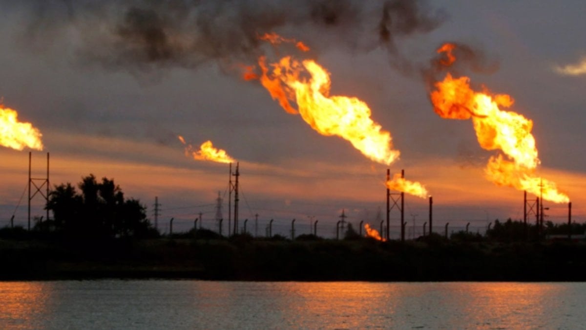 Hürmüz Boğazı kapatıldı: Irak, Basra’daki Rumeyle sahasında petrol üretimini durdurdu