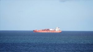 Hürmüz Boğazı’nda trafik durdu: Petrol fiyatları yükseldi