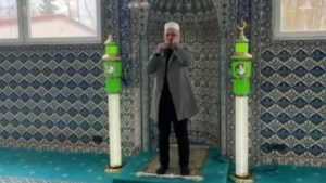 İlber Ortaylı’nın yıllar önceki vasiyeti yerine getirildi: Sesine hayran kaldığı imam, selasını okudu