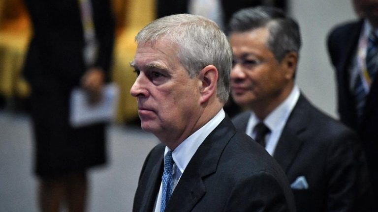 İngiltere’de Prens Andrew’ın taht sırasından çıkarılması gündemde