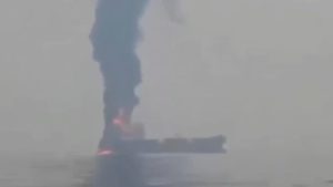 İran, Hürmüz Boğazı’nda bir petrol tankeri vurdu