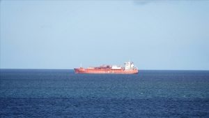 İran, Hürmüz Boğazı’nı kapattı: Petrol piyasalarından sert yanıt bekleniyor