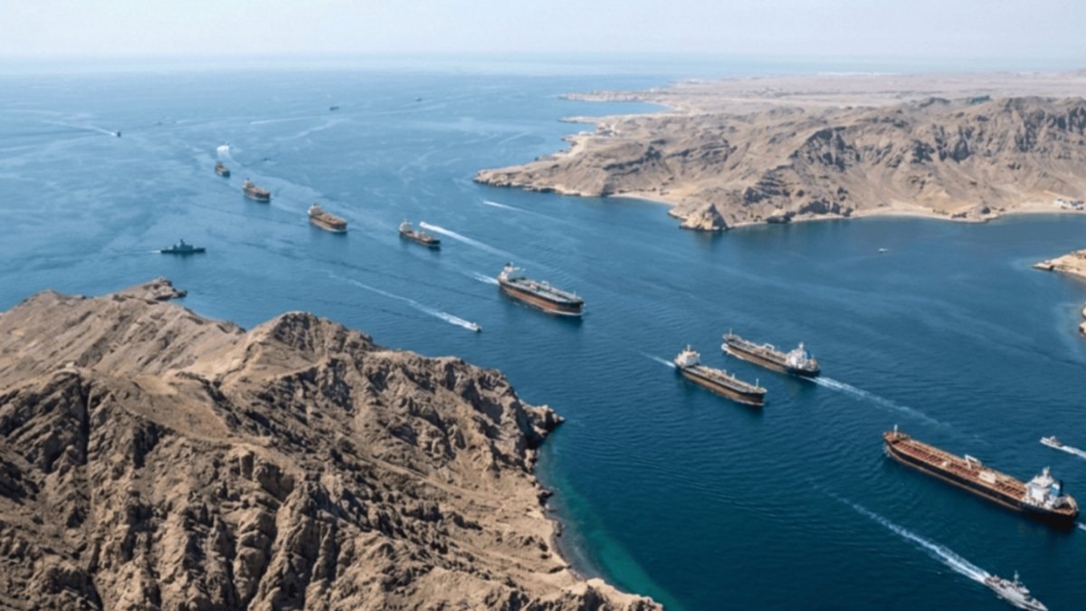 İran: İşgalcilerle bağlantılı hiçbir gemi Hürmüz Boğazı’ndan geçemez