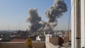 İran’da İsrail’in saldırılarını sevinçle karşıladılar