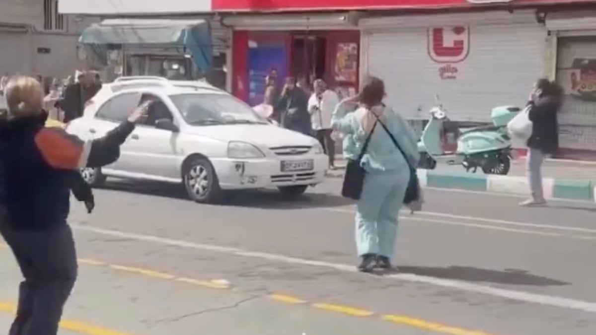 İran’da rejim karşıtları İsrail’in saldırılarını kutladı