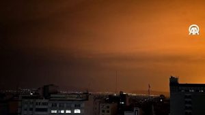 İran’ın başkenti Tahran yoğun bombardıman altında