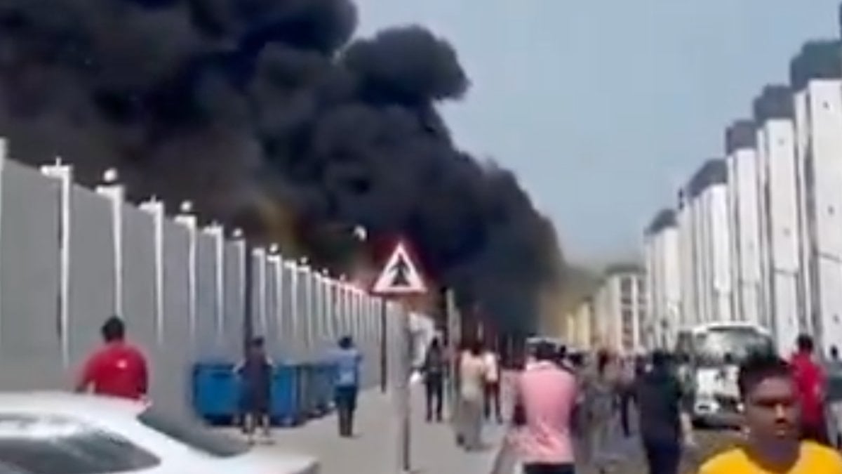 İran’ın gönderdiği füze Katar’da sivillerin bulunduğu bölgeye düştü