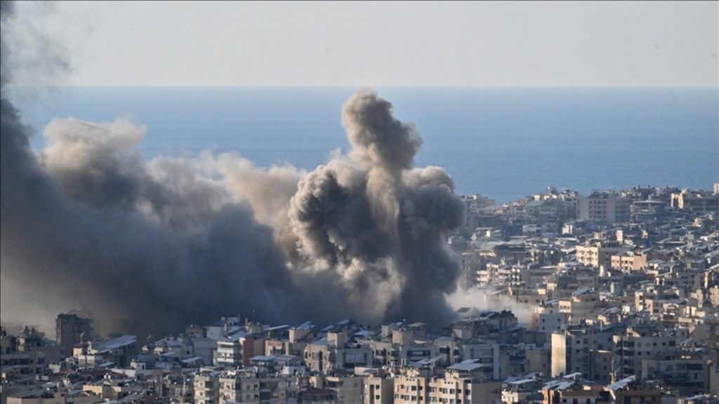 İsrail, Beyrut’ta Hizbullah’a bağlı bir radyo binasını hedef aldı