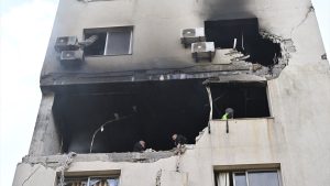 İsrail, Lübnan’da silah deposunu vurdu: 2 ölü