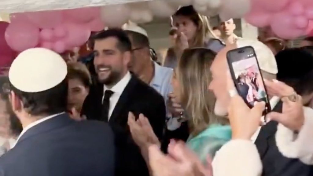 İsrail’de İran’ın saldırı tehdidine rağmen kutlamalar sığınaklarda devam ediyor