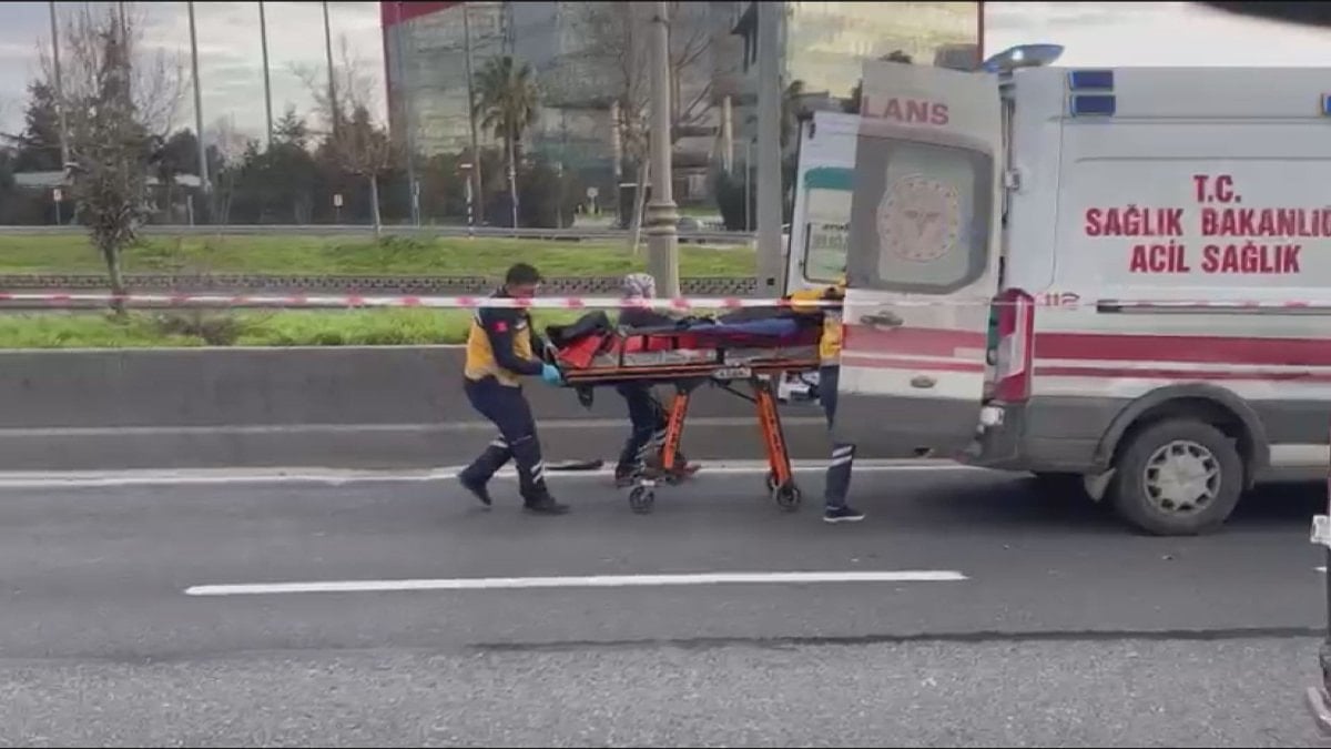 İstanbul’da aracından inen kamyonet şoförü, otomobil çarpması sonucu hayatını kaybetti