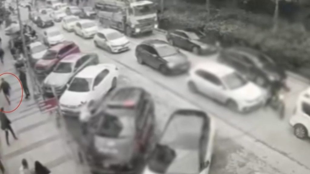 İstanbul’da aranan hükümlüyü dövmesi yakalattı