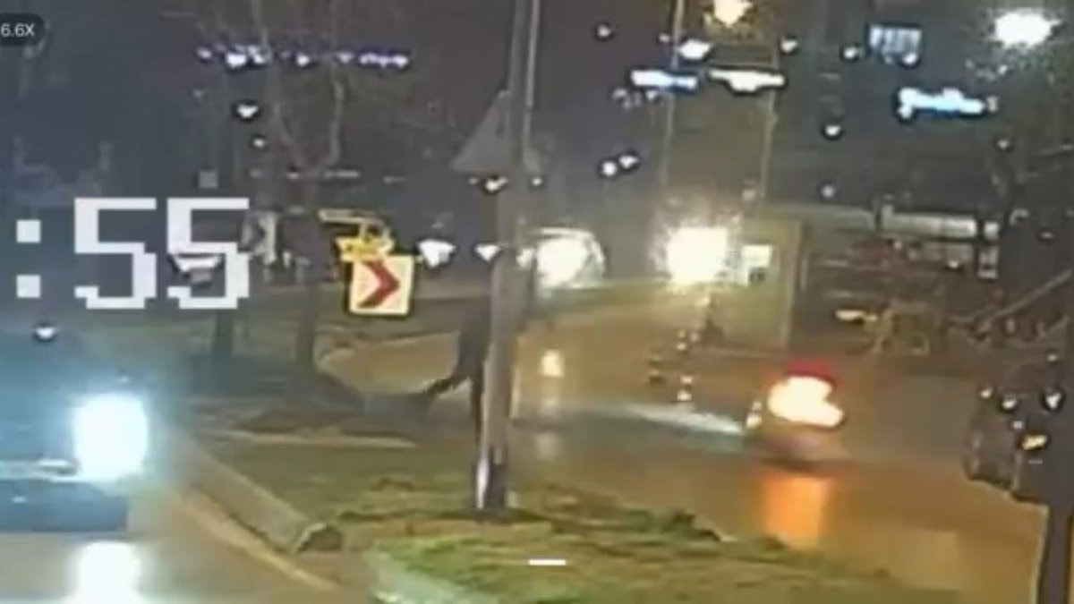 İstanbul’da ‘dur’ ihtarına uymayan sürücü ağaca çarptı