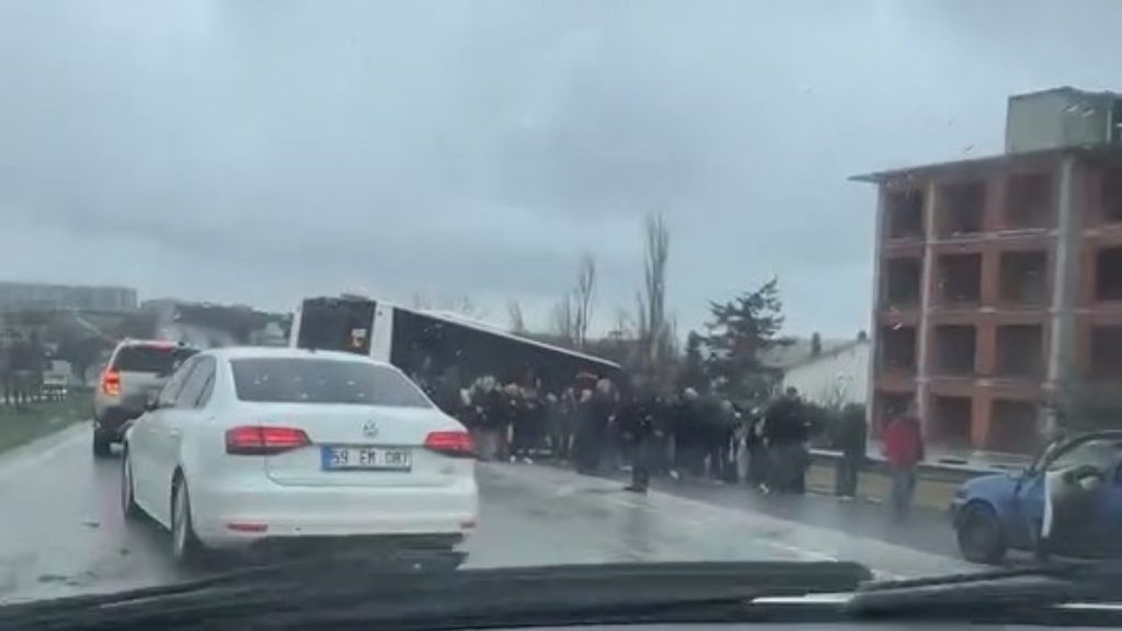 İstanbul’da İETT otobüsü kaza yaptı