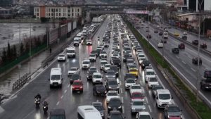 İstanbul’da iftar saatine dakikalar kala trafik yoğunluğu yüzde 89 olarak ölçüldü