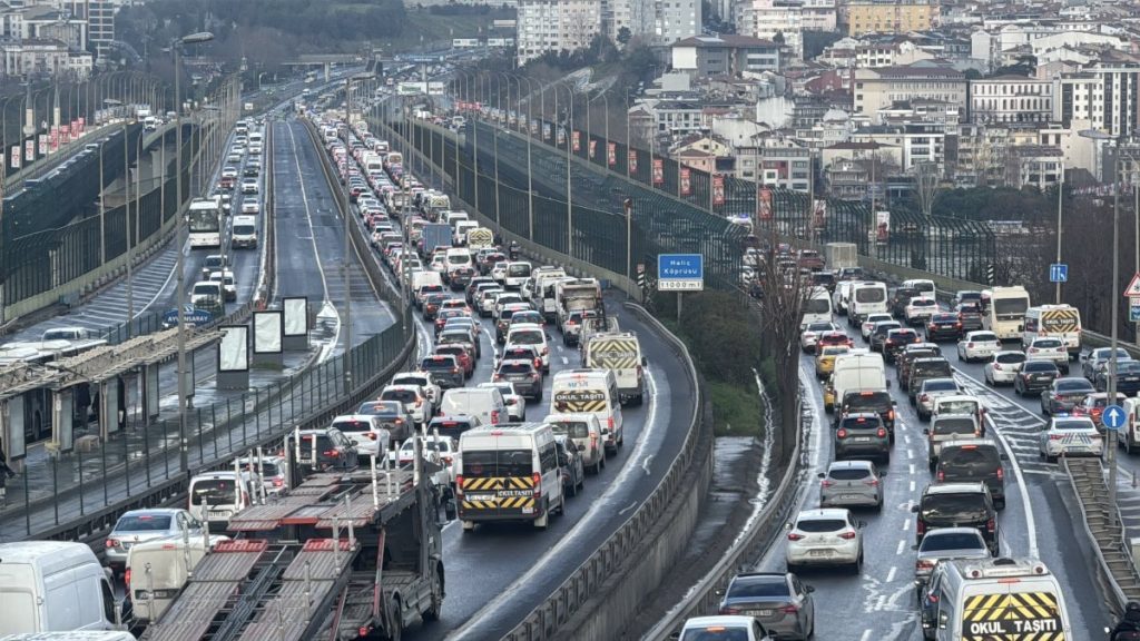 İstanbul’da mesai bitimi trafik yüzde 87’ye ulaştı