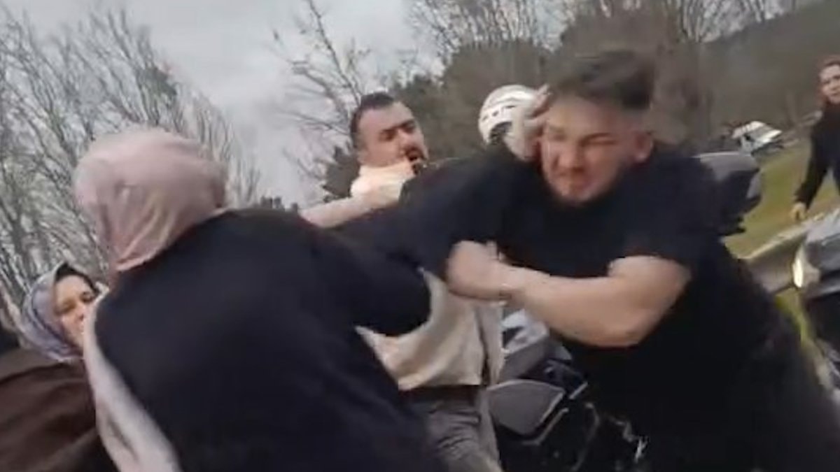 İstanbul’da trafikte yol verme kavgası kamerada