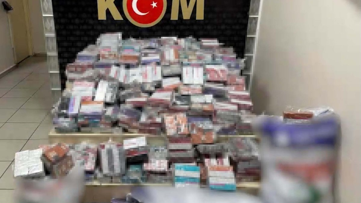 İzmir’de 8 bin paket kaçak sigara ele geçirildi: 2 tutuklama
