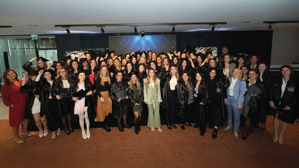 Kadın liderleri destekleyen program: Mercedes-Benz She’s Mentoring