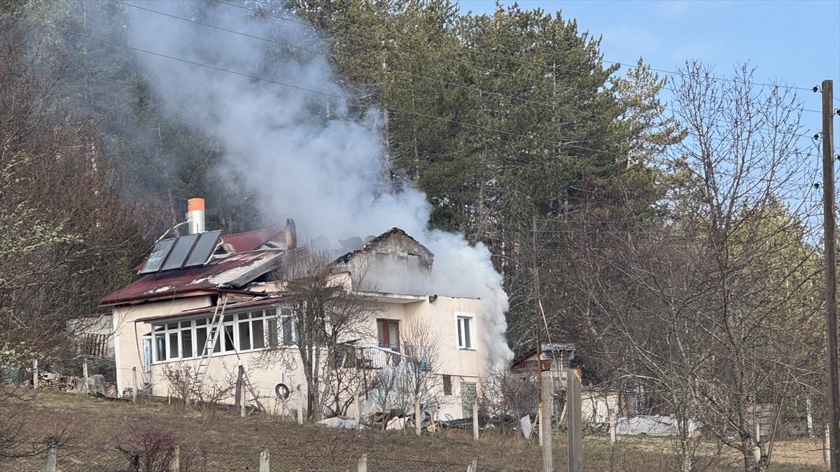 Karabük’te müstakil evde yangın: 1 ölü 1 yaralı
