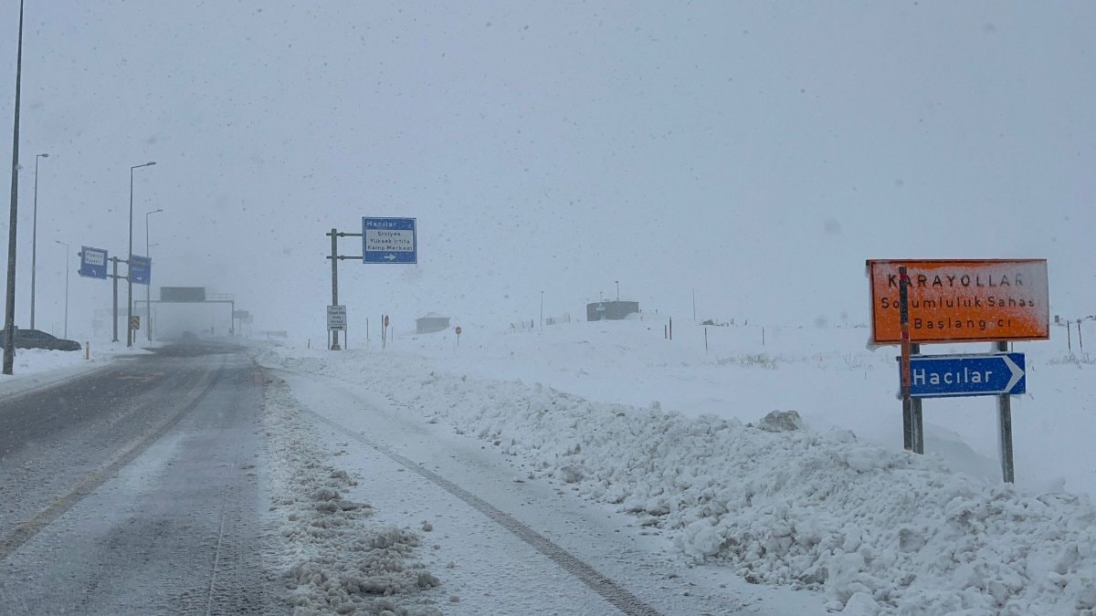 Kayseri-Erciyes kara yolu trafiğe kapatıldı